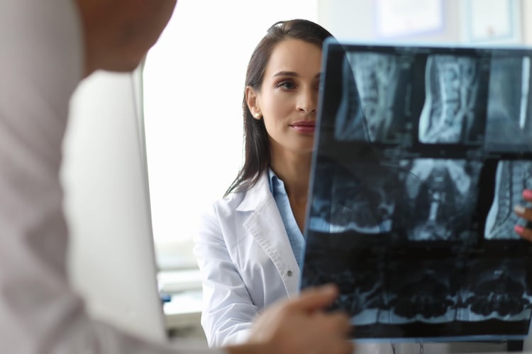 13 Questions to Ask Your Spine Surgeon Before a Herniated Disc Surgery